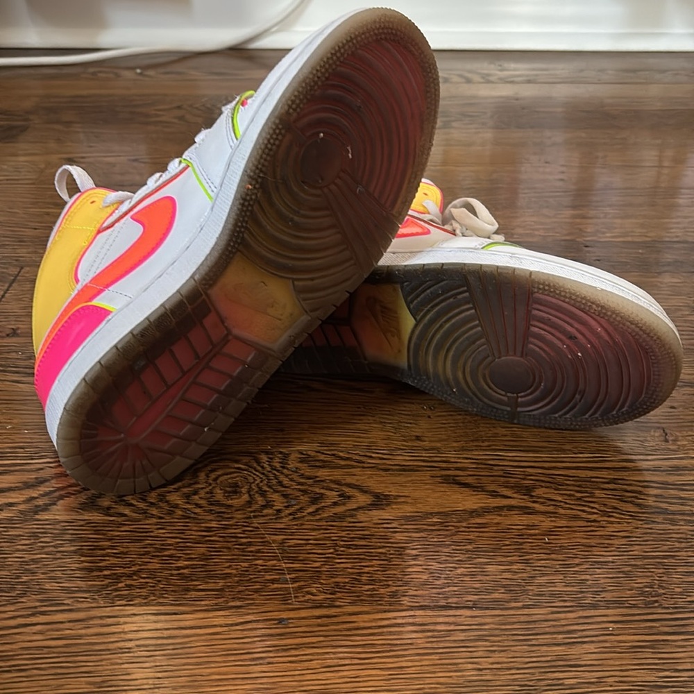Jordan 1 Mid - Picture 2 of 4